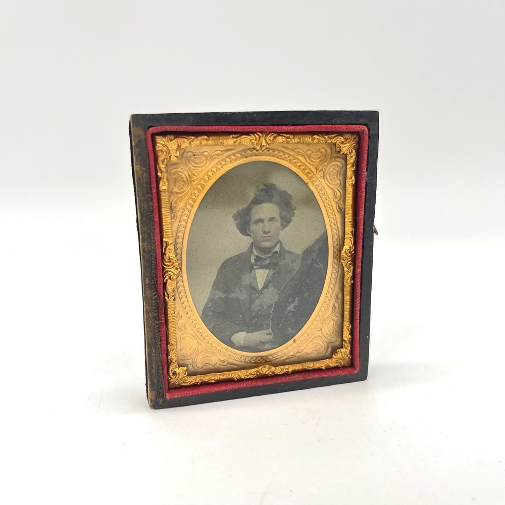 Antique Victorian Daguerreotype Portrait Photo Man‎ in Suit Bow Tie Frame